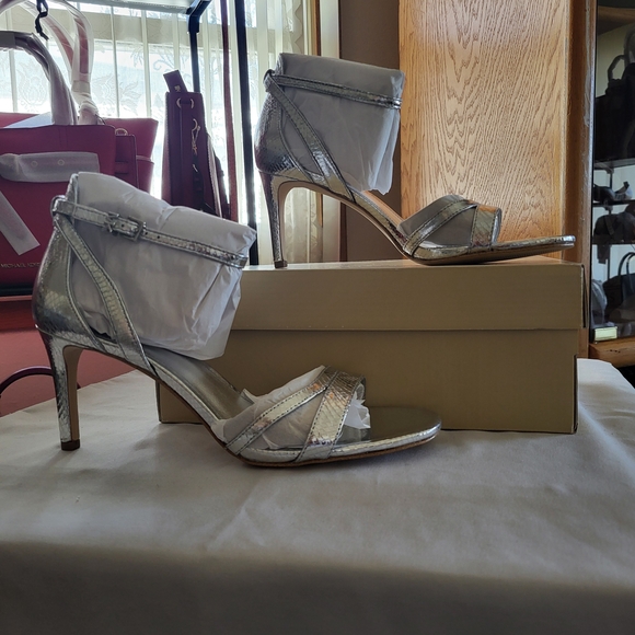 Michael Kors Kimberly Metallic Snake Embossed Leather Sandal In Silver Size 9M - Picture 9 of 10